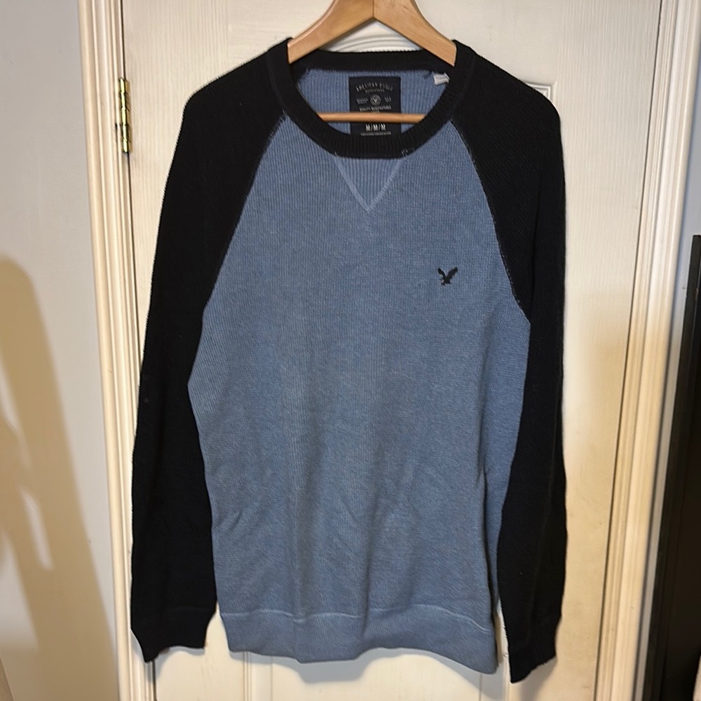 American Eagle Outfitters Men's Blue and Black Sweater Size Medium